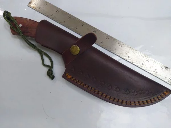 SwissTech 10″ Fixed-Blade w/Gut Hook and leather belt sheath. Fixed-Blade cutlery