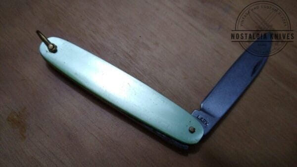 Vintage Single Blade Lark Pocket knife with brass bail – Light Green[Unused – Pristine Cond.] Collectible Knives cutlery
