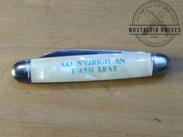 Vintage Imperial Gravity Lock/Trick Close Pocket Knife – Printing on Handle; “GO N’EIRIGH AN T’ATH LEAT” [Used – Pristine Cond.] Collectible Knives