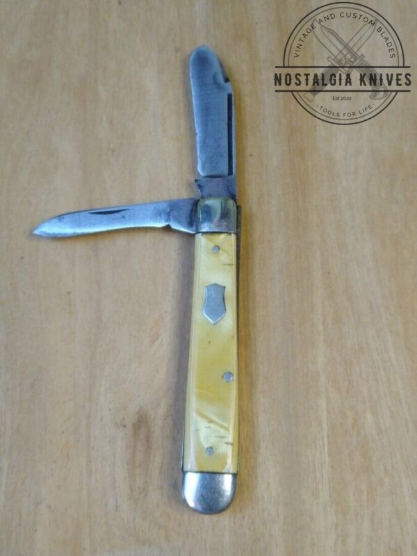 Vintage Comanche 2 Blade pocket knife with Mother Of Pearl Celluloid Scales [Used – Near Mint Cond.] Collectible Knives