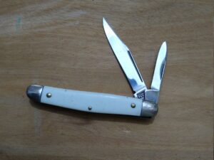 Vintage Utica Kutmaster NY, USA - Medium 2 Blade Jack/Pocket Knife with Smooth White Delrin Handle Scales [Unused - Pristine Mint Cond.]