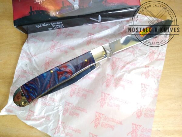Steel Warrior ‘God Bless America’ Red/White/Blue Handle Trapper Knife SW-108GBA – 58 – 58 Rockwell [Unused/NIB – Pristine Mint Cond.] Collectible Knives boker